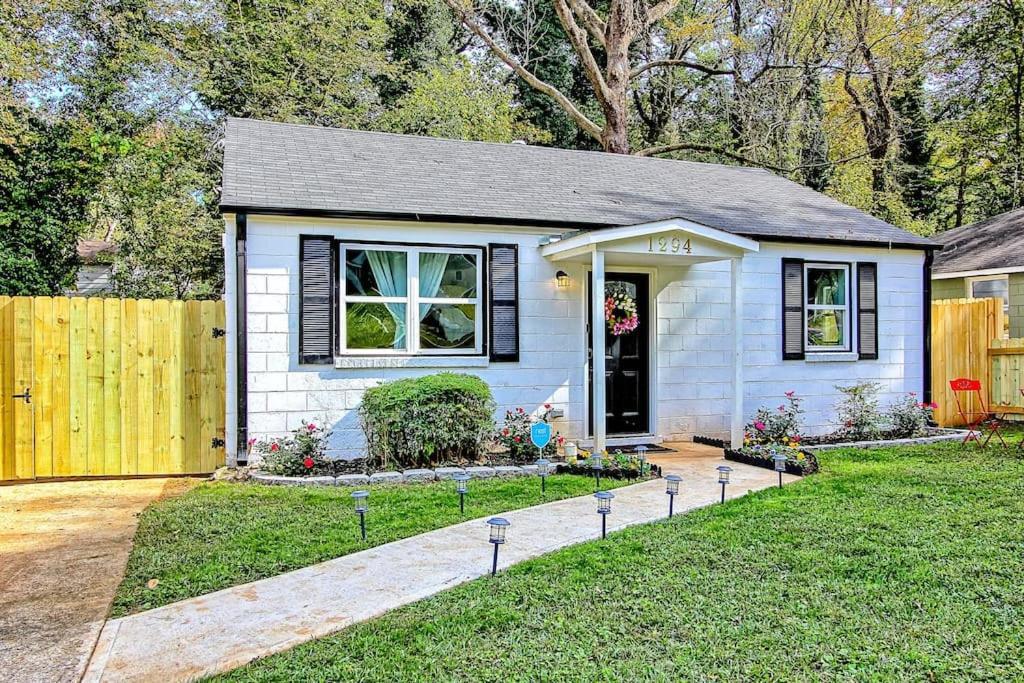 West End Bungalow Perfect To Work, Play, & Escape Atlanta Exterior photo